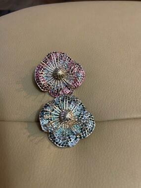 MARC JACOBS Multi-Color Crystal  - Pink & Blue brooche mever used